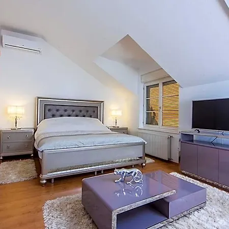 Milford Apartahotel 4*