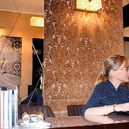 Milford Apartahotel 4*